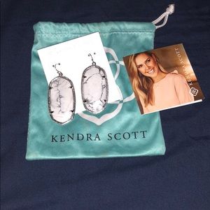 Rare Kendra Scott Danielle Earrings!!!